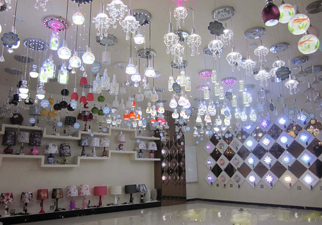 燈都古鎮(zhèn)，展現(xiàn)“燈”峰造極的燈飾設(shè)計(jì)“中國(guó)力量”