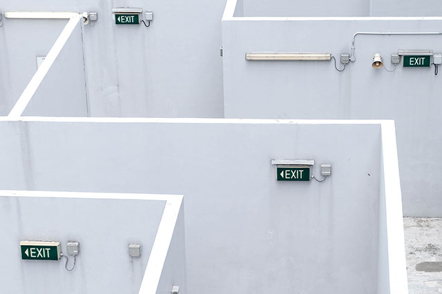 智能疏散系統(tǒng)相比于傳統(tǒng)應(yīng)急疏散燈，到底強(qiáng)在哪？