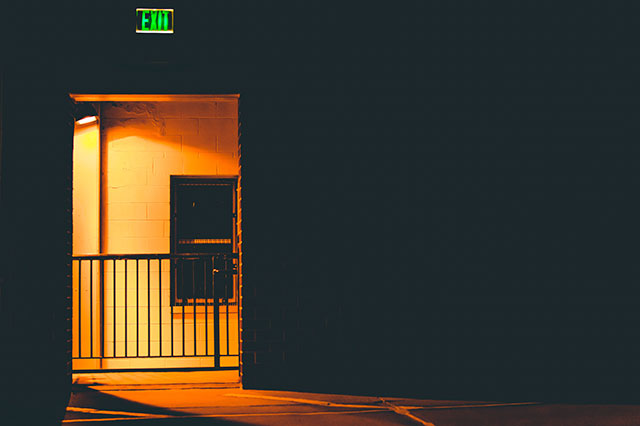 智能疏散指示系統(tǒng)相比于傳統(tǒng)應(yīng)急燈具，有哪些優(yōu)勢(shì)？